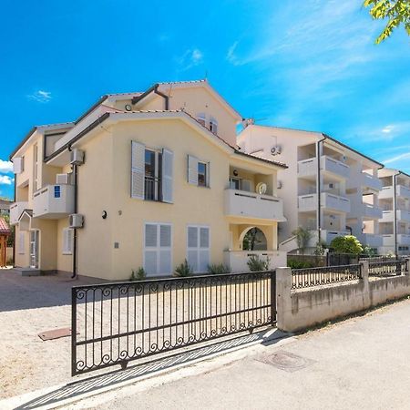 Apartments Nino Malinska Exterior foto