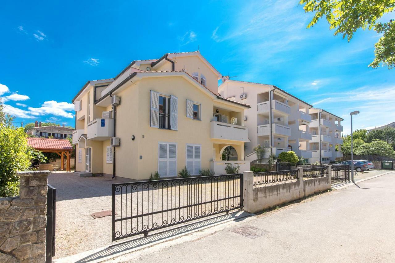 Apartments Nino Malinska Exterior foto